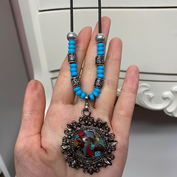 Beautiful necklace - Picture 3 of 5